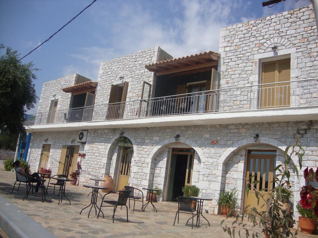 Kafiona Guesthouse Pírgos Dhiroú Kültér fotó