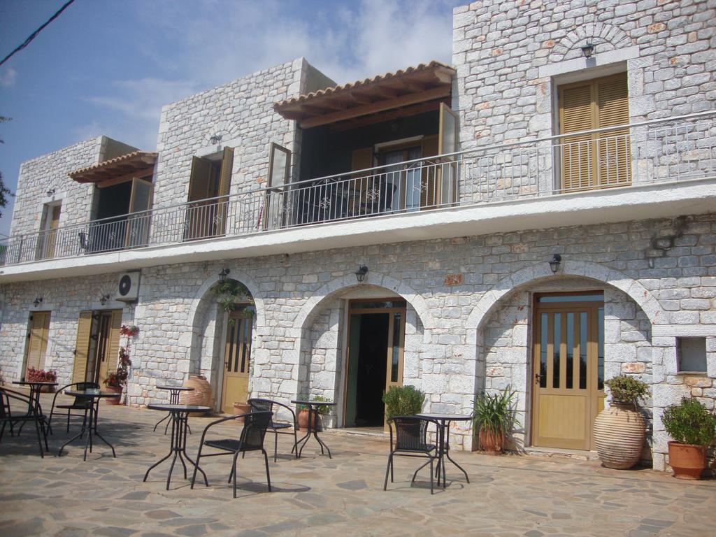 Kafiona Guesthouse Pírgos Dhiroú Kültér fotó