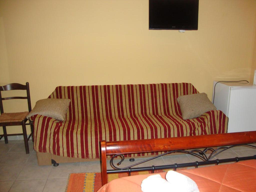 Kafiona Guesthouse Pírgos Dhiroú Szoba fotó